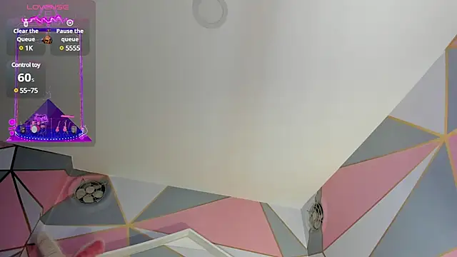 stefany duque1  online show from February 5, 2025, 8:54 am