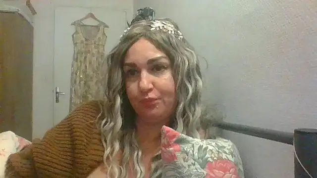 BELLAMORGANE1 online show from December 23, 2024, 6:05 pm