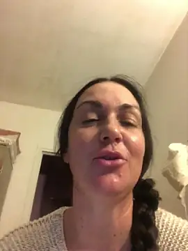 BELLAMORGANE1 online show from November 4, 2025, 8:52 pm