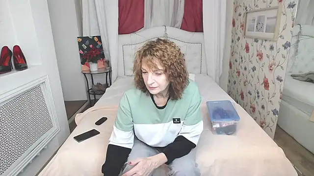 SilviaHart online show from October 1, 2025, 12:44 pm