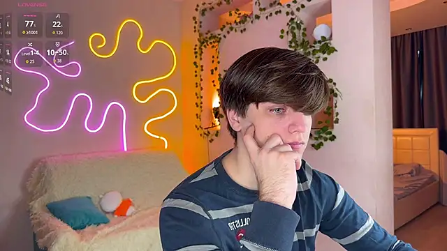 RobertAndLinela online show from October 25, 2025, 12:34 pm