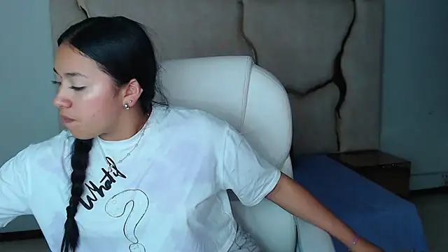 IsabellRodriguez18 online show from February 28, 2025, 7:37 am