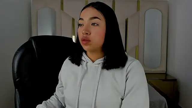 IsabellRodriguez18 online show from October 6, 2025, 3:26 am