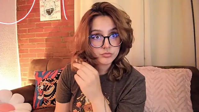 Hazelbrownn2000 online show from October 17, 2025, 11:18 pm