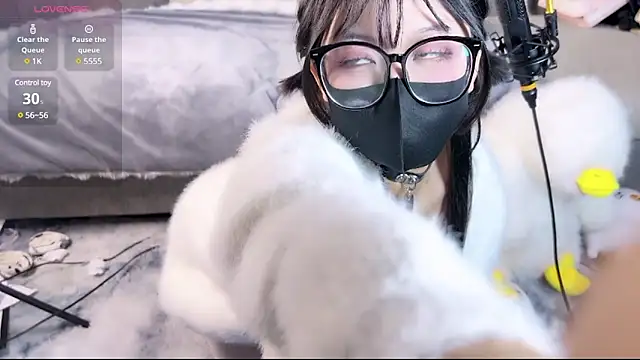 Snapshot of Yu_UwU_ chatting on January 1, 2025, 2:42 pm Yu UwU  online show from January 1, 2025, 2:42 pm