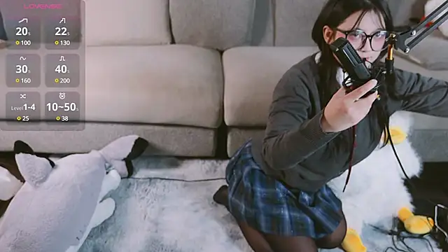 Snapshot of Yu_UwU_ chatting on February 13, 2025, 2:42 pm Yu UwU  online show from February 13, 2025, 2:42 pm