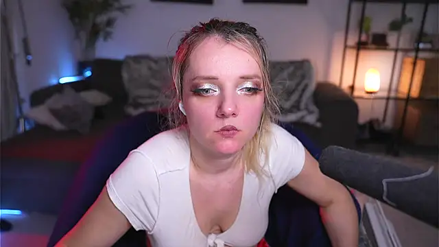 Magnetic Amy online show from February 17, 2025, 1:53 pm