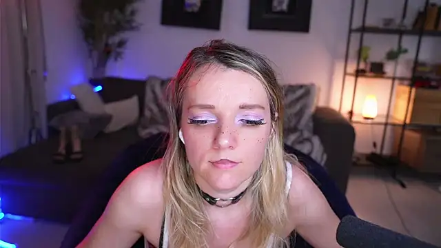 Magnetic Amy online show from March 17, 2025, 3:29 pm