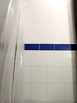 Mia WAll online show from December 27, 2024, 12:12 pm