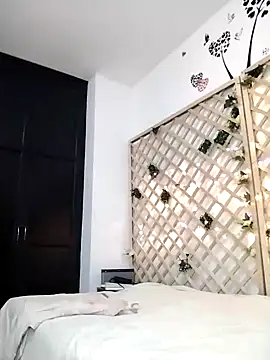 Mia WAll online show from January 26, 2025, 10:02 am