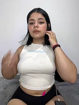 Snapshot of pretty_angela1 chatting on February 5, 2025, 3:02 am pretty angela1 online show from February 5, 2025, 3:02 am