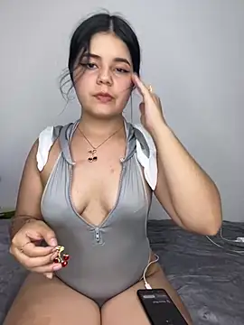 Snapshot of pretty_angela1 chatting on March 10, 2025, 2:28 am pretty angela1 online show from March 10, 2025, 2:28 am