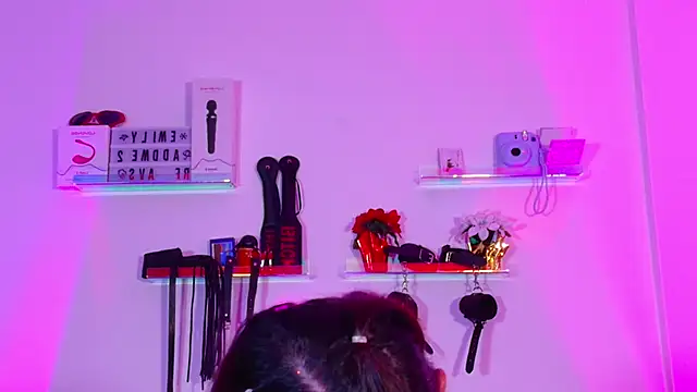 EmiF26 online show from November 21, 2025, 10:19 pm