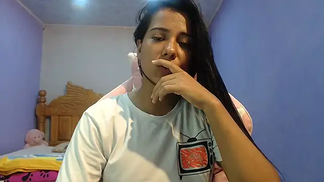 Coral0403 online show from September 28, 2025, 2:06 am