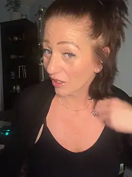 AlessasRoom online show from November 16, 2025, 9:15 am