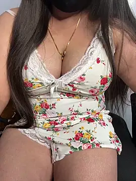 Snapshot of tanvihot2 chatting on June 18, 2026, 4:33 pm tanvihot2 online show from June 18, 2026, 4:33 pm