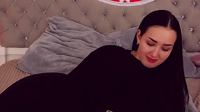 Snapshot of KimKhallifa chatting on February 19, 2025, 11:06 am KimKhallifa online show from February 19, 2025, 11:06 am