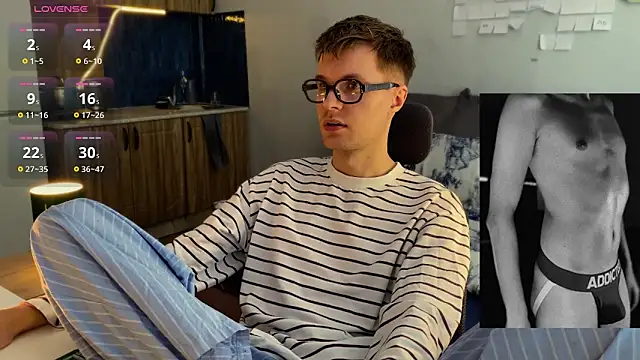 Leonnextdoor online show from February 26, 2026, 4:00 am