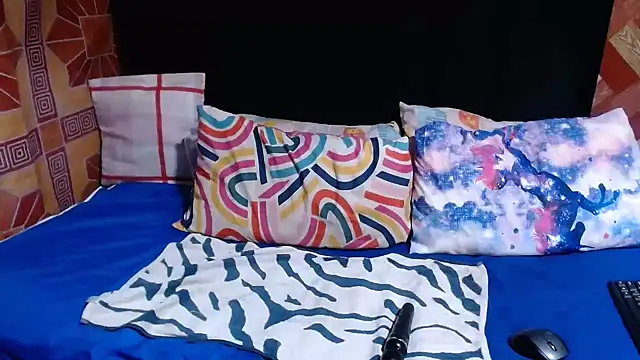 Thickbootykim online show from February 17, 2026, 7:42 pm