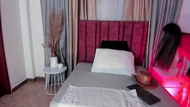 EloiseQuinn online show from March 19, 2025, 12:45 pm