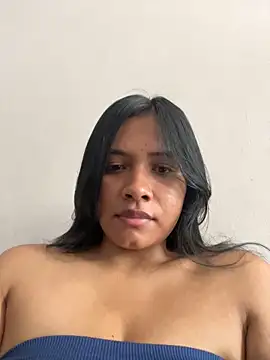 Snapshot of Ninabrunette18 chatting on December 29, 2024, 4:30 pm Ninabrunette18 online show from December 29, 2024, 4:30 pm