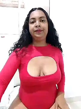 Snapshot of Brendabluee chatting on February 14, 2025, 9:32 pm Brendabluee online show from February 14, 2025, 9:32 pm