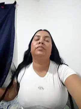 Snapshot of Brendabluee chatting on December 16, 2025, 12:48 am Brendabluee online show from December 16, 2025, 12:48 am