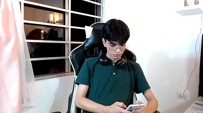 Snapshot of nohatwink chatting on January 5, 2025, 3:11 am nohatwink online show from January 5, 2025, 3:11 am