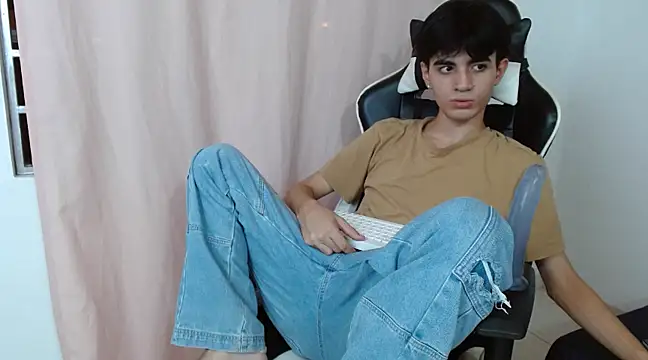 Snapshot of nohatwink chatting on January 8, 2025, 5:37 am nohatwink online show from January 8, 2025, 5:37 am