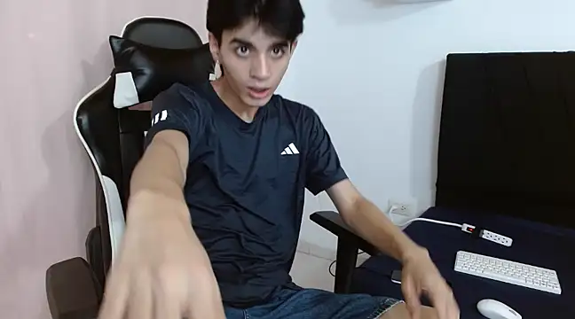 Snapshot of nohatwink chatting on January 9, 2025, 11:24 pm nohatwink online show from January 9, 2025, 11:24 pm