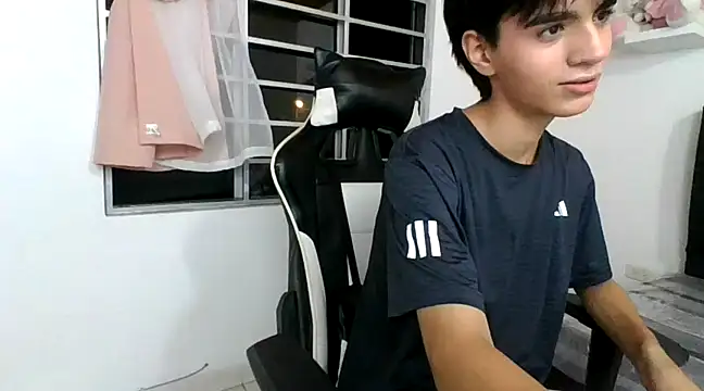 Snapshot of nohatwink chatting on January 13, 2025, 2:50 am nohatwink online show from January 13, 2025, 2:50 am