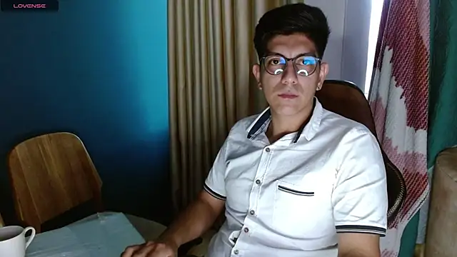 Snapshot of Noah-cock chatting on November 26, 2025, 10:33 pm Noah-cock online show from November 26, 2025, 10:33 pm