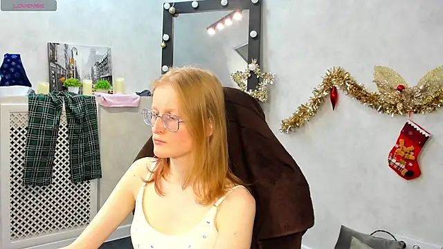 Snapshot of ElizabethHarpper chatting on January 18, 2025, 11:11 am ElizabethHarpper online show from January 18, 2025, 11:11 am