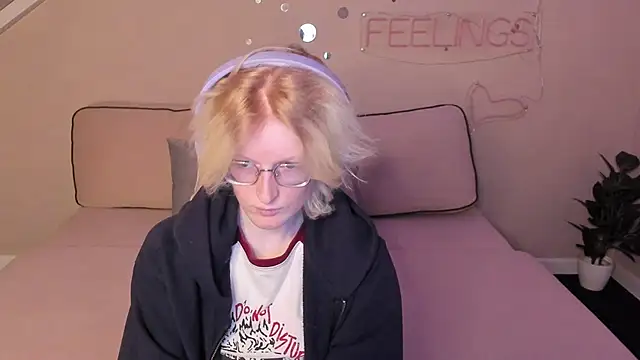 Snapshot of ElizabethHarpper chatting on September 10, 2025, 1:05 am ElizabethHarpper online show from September 10, 2025, 1:05 am