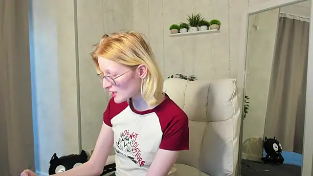 Snapshot of ElizabethHarpper chatting on October 31, 2025, 9:21 am ElizabethHarpper online show from October 31, 2025, 9:21 am