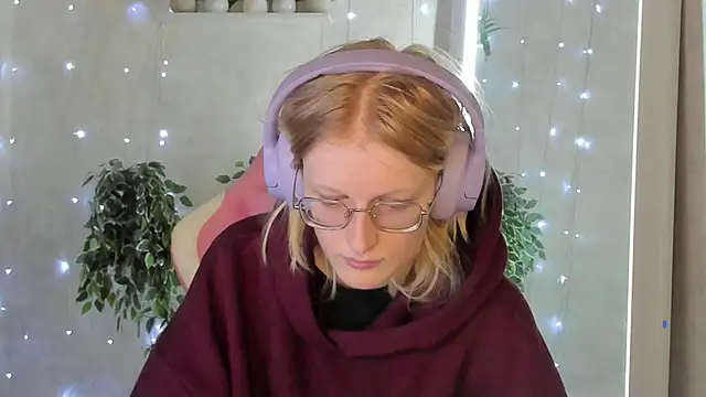 ElizabethHarpper online show from November 24, 2025, 1:05 am