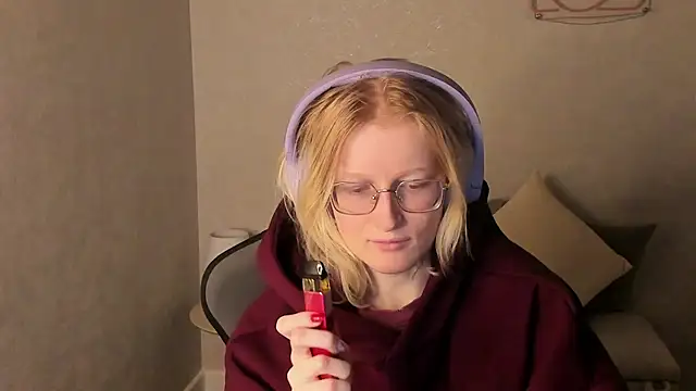 ElizabethHarpper online show from November 25, 2025, 1:05 am