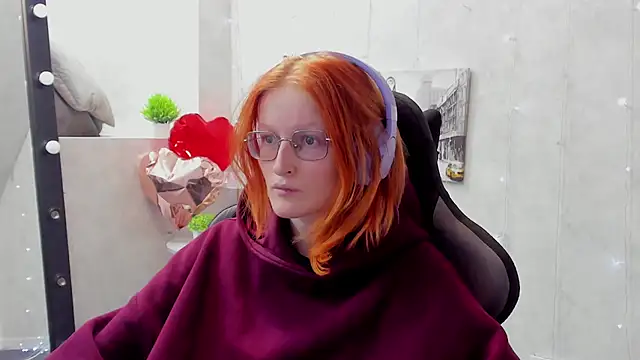 ElizabethHarpper online show from March 3, 2026, 3:18 pm