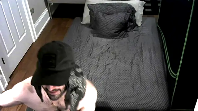 Snapshot of Faded-Solo chatting on February 22, 2025, 10:52 pm Faded-Solo online show from February 22, 2025, 10:52 pm