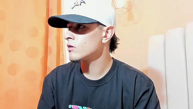 DAVID VICTORIAA online show from February 21, 2025, 1:11 pm