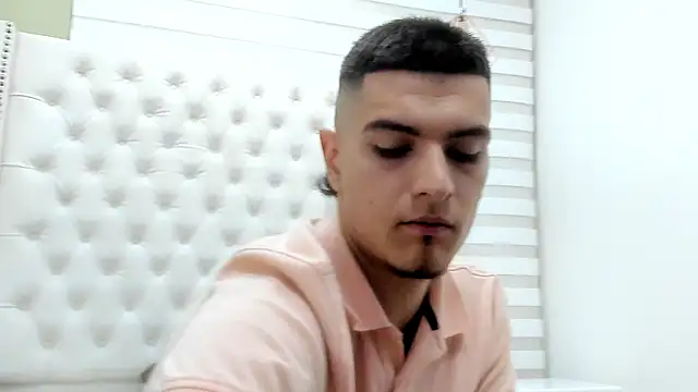 DAVID VICTORIAA online show from October 9, 2025, 1:09 pm