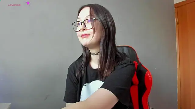 kittenrisha online show from January 17, 2025, 11:06 am