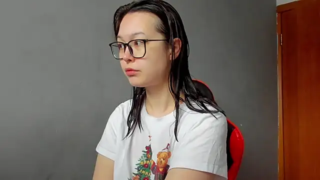 kittenrisha online show from January 19, 2025, 7:57 am