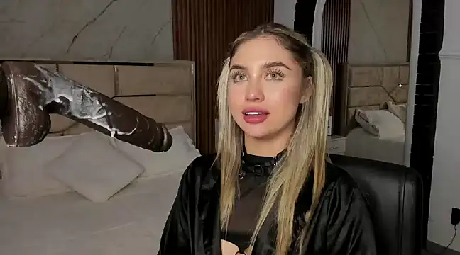 Snapshot of EmiilyHendriixx chatting on January 11, 2025, 5:10 am EmiilyHendriixx online show from January 11, 2025, 5:10 am