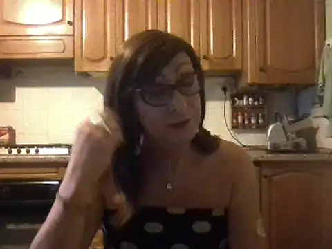 Tiabet online show from October 28, 2025, 9:39 pm