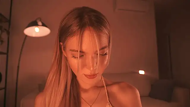 alittlestarrr online show from January 21, 2025, 4:48 pm