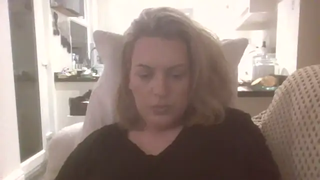 Snapshot of Gigi-Honey chatting on December 18, 2025, 11:33 pm Gigi-Honey online show from December 18, 2025, 11:33 pm