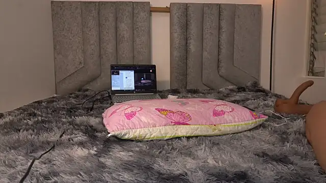 womantall99 online show from March 12, 2025, 12:36 pm