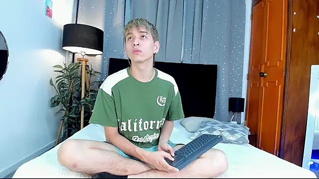 Snapshot of Brian-Ausslos chatting on January 17, 2025, 4:39 am Brian-Ausslos online show from January 17, 2025, 4:39 am