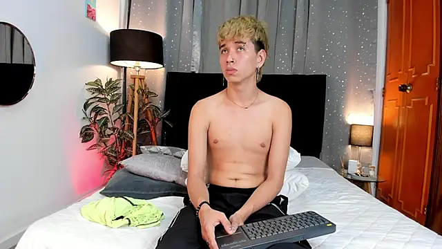 Snapshot of Brian-Ausslos chatting on February 7, 2025, 7:40 am Brian-Ausslos online show from February 7, 2025, 7:40 am